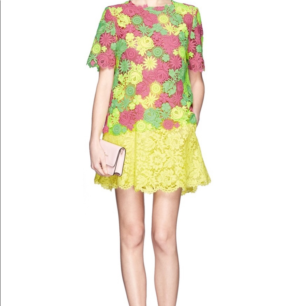 VALENTINO FLUO GUIPURE LACE TOP 🤩🤩🤩🤩🤩 - Picture 2 of 5